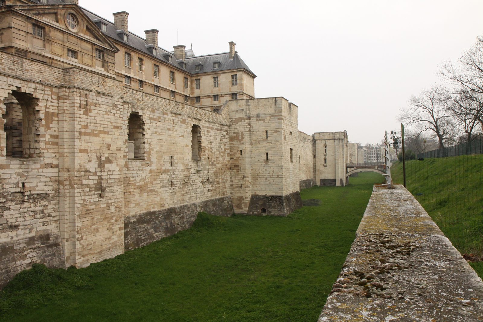 Les douves du château de Vincennes