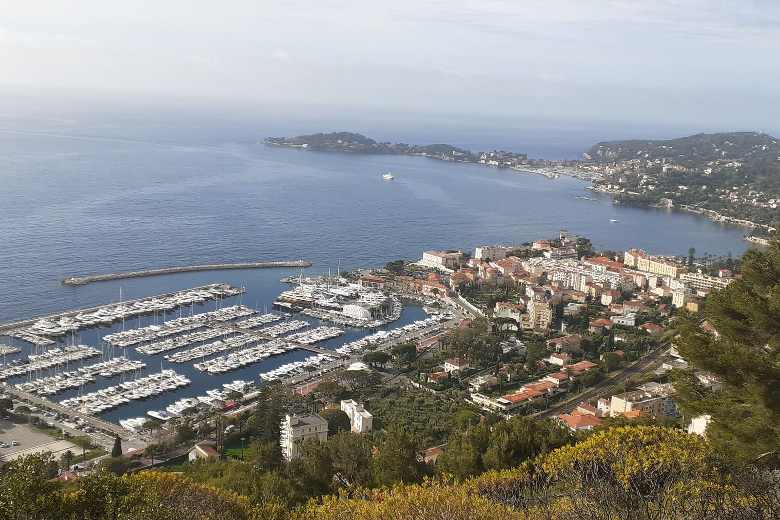 Le port de Beaulieu-sur-Mer vu des hauteurs
