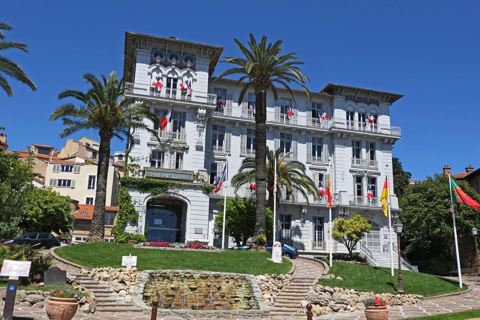 L'hôtel de ville du Cannet et son jardin